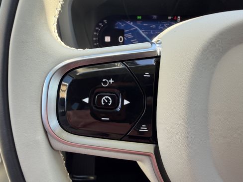 Certified 2023 Volvo XC60 B5 Ultimate w/ Protection Package Premier image 28