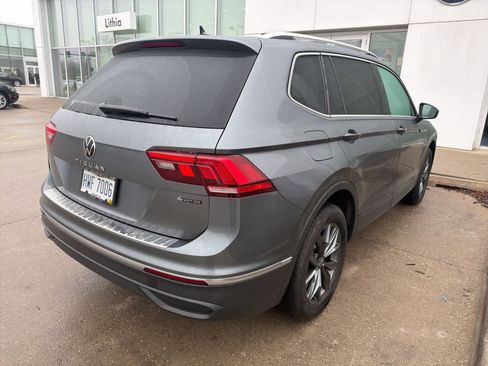 Used 2022 Volkswagen Tiguan SE w/ Panoramic Sunroof Package image 7