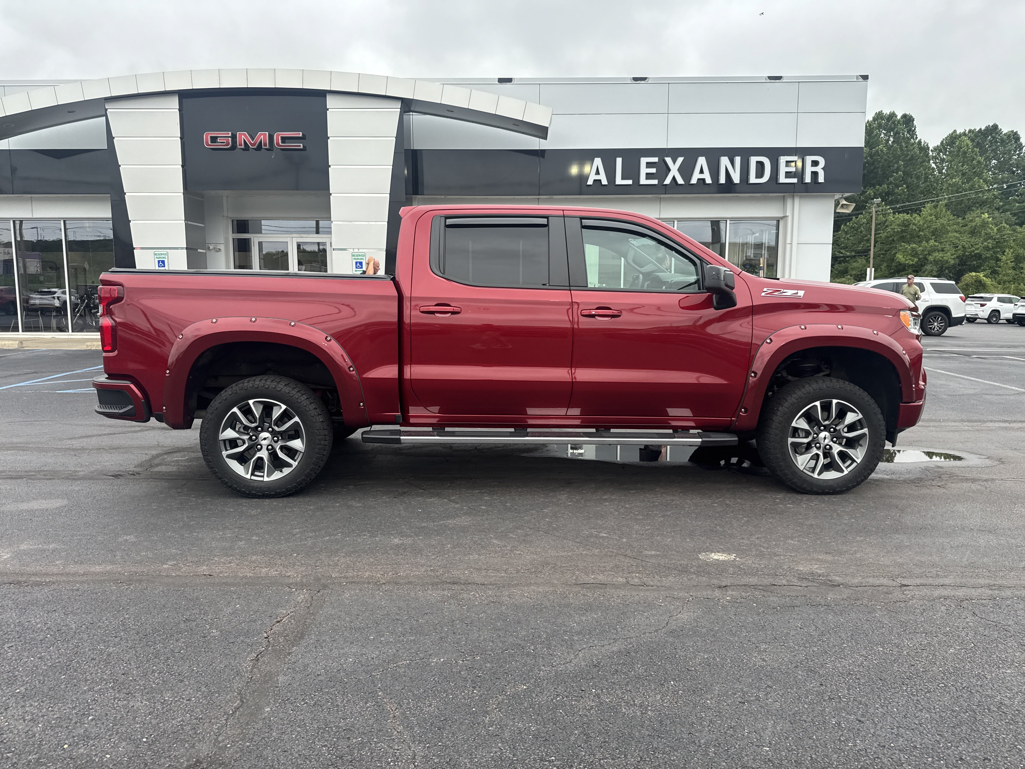 Used 2025 Chevrolet Silverado 1500 RST AWD/4WD image 2
