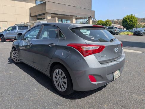 Used 2017 Hyundai Elantra GT FWD image 6