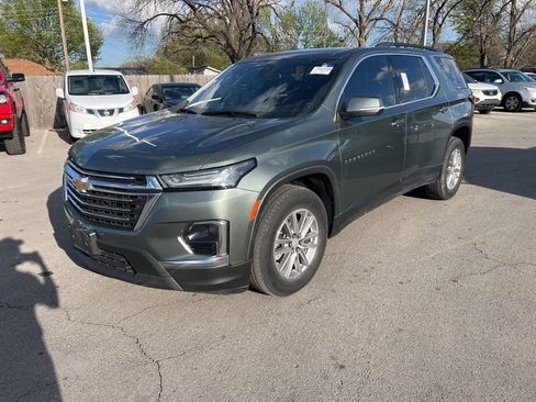 Used 2022 Chevrolet Traverse LT image 1