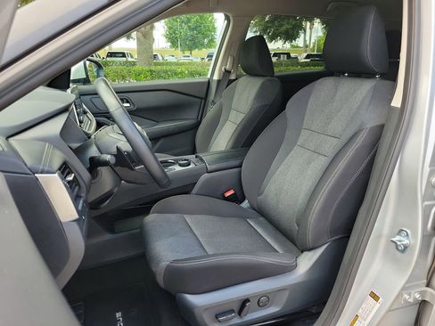 Used 2025 Nissan Rogue SV AWD/4WD image 17