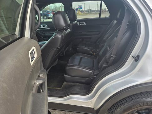 Used 2014 Ford Explorer XLT w/ Equipment Group 202A image 8
