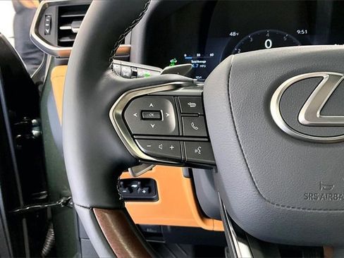 Certified 2025 Lexus LX 700h Luxury image 11