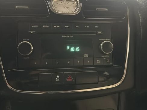 Used 2011 Chrysler 200 LX FWD image 13