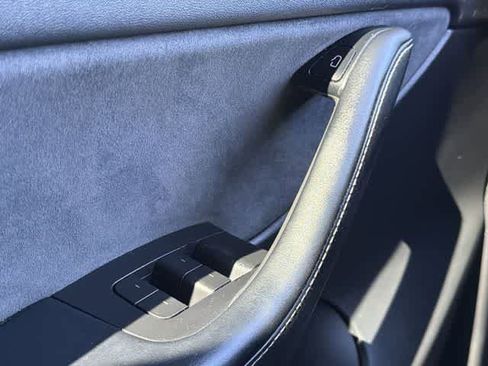 Used 2021 Tesla Model Y Long Range image 14