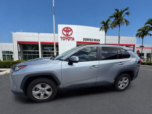 Used 2021 Toyota RAV4 XLE w/ Convenience Package FWD image 4