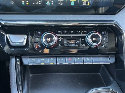 Used 2022 GMC Sierra 1500 AT4 w/ Technology Package image 7