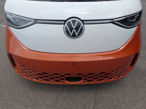 Used 2025 Volkswagen ID. Buzz Pro S Plus RWD image 12
