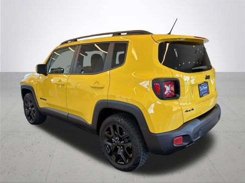 Used 2017 Jeep Renegade Altitude AWD/4WD image 9