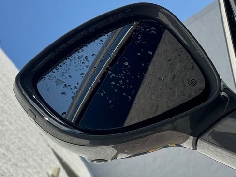 Used 2022 Chrysler Pacifica Touring-L w/ Uconnect Theater Family Group image 9