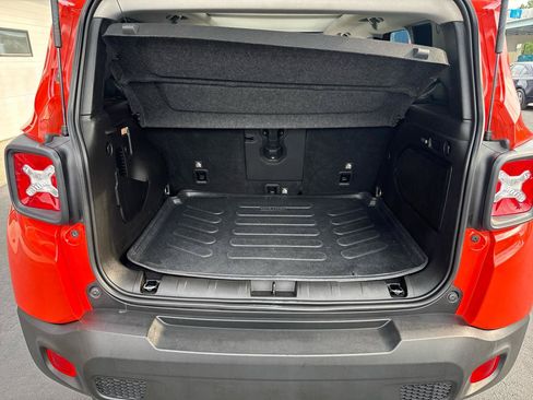 Used 2021 Jeep Renegade Latitude w/ Sun & Sound Group AWD/4WD image 5