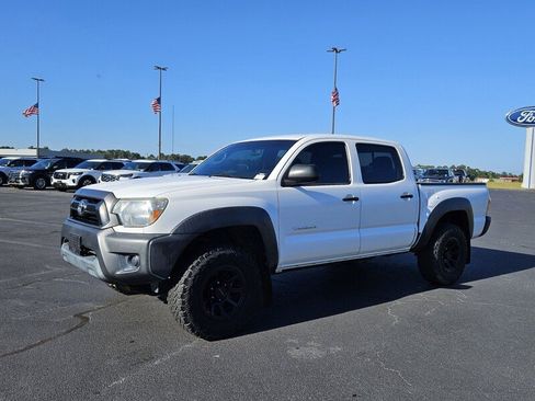 Used 2015 Toyota Tacoma PreRunner w/ Convenience Package image 3