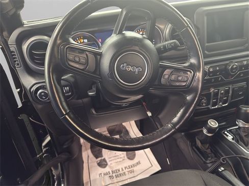 Used 2022 Jeep Gladiator Willys image 32