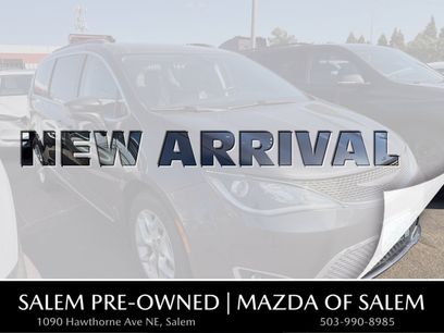 Used 2017 Chrysler Pacifica Touring-L w/ Tire & Wheel Group