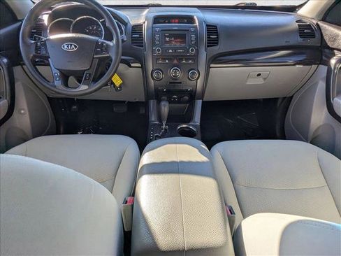 Used 2013 Kia Sorento LX w/ Convenience Pkg image 16