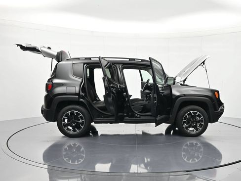 Used 2023 Jeep Renegade Latitude AWD/4WD image 47