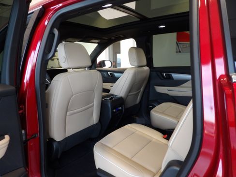 Used 2025 Buick Enclave Preferred w/ Power Package image 20