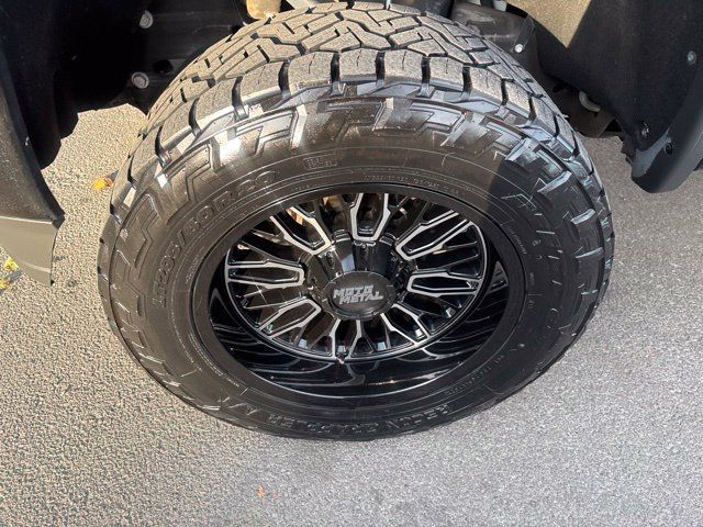 Used 2017 GMC Sierra 2500 Denali w/ Duramax Plus Package AWD/4WD image 43