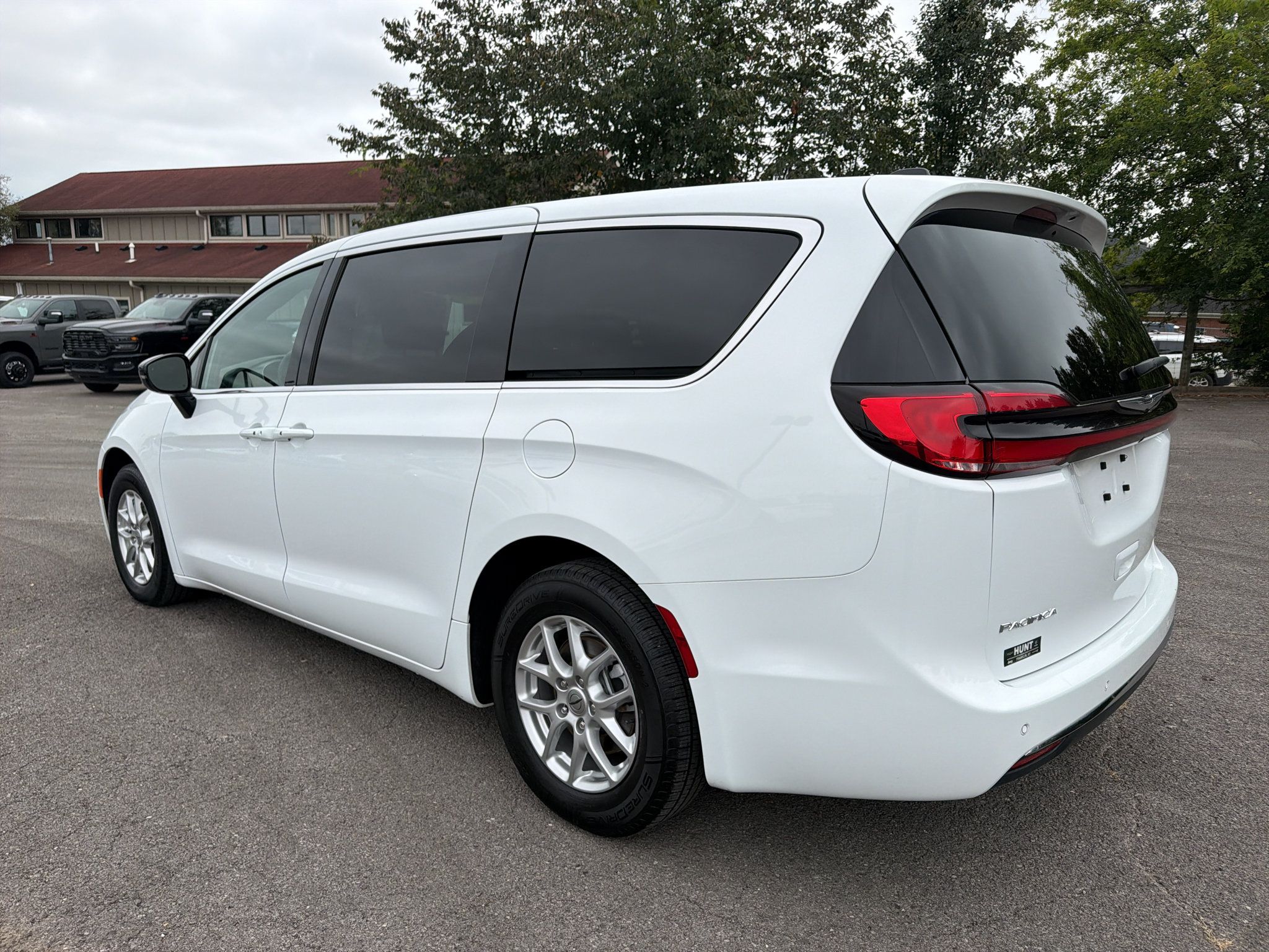 Used 2025 Chrysler Pacifica Select FWD image 7