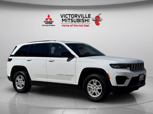 Used 2025 Jeep Grand Cherokee Laredo w/ Trailer Tow Package RWD image 1