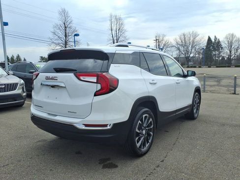 Used 2023 GMC Terrain SLT image 4
