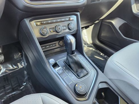 Used 2020 Volkswagen Tiguan SE w/ Panoramic Sunroof Package image 15