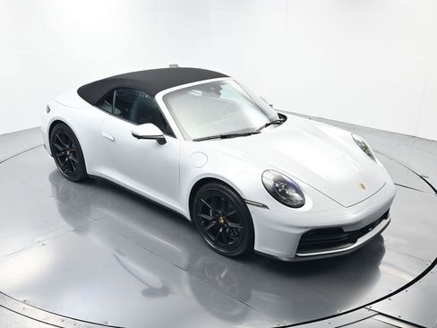 Certified 2025 Porsche 911 Carrera RWD image 41