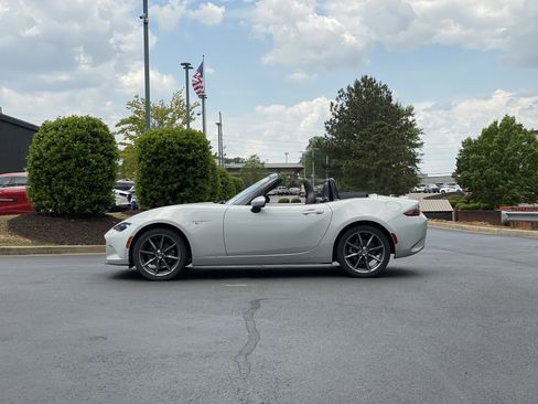 Used 2016 MAZDA MX-5 Miata Grand Touring RWD image 13