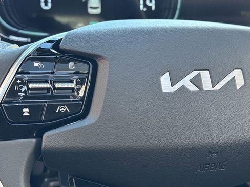 New 2025 Kia Niro EX Touring image 6