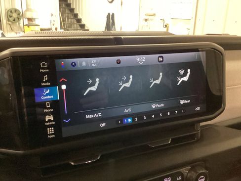 Used 2025 Jeep Wrangler Willys image 22