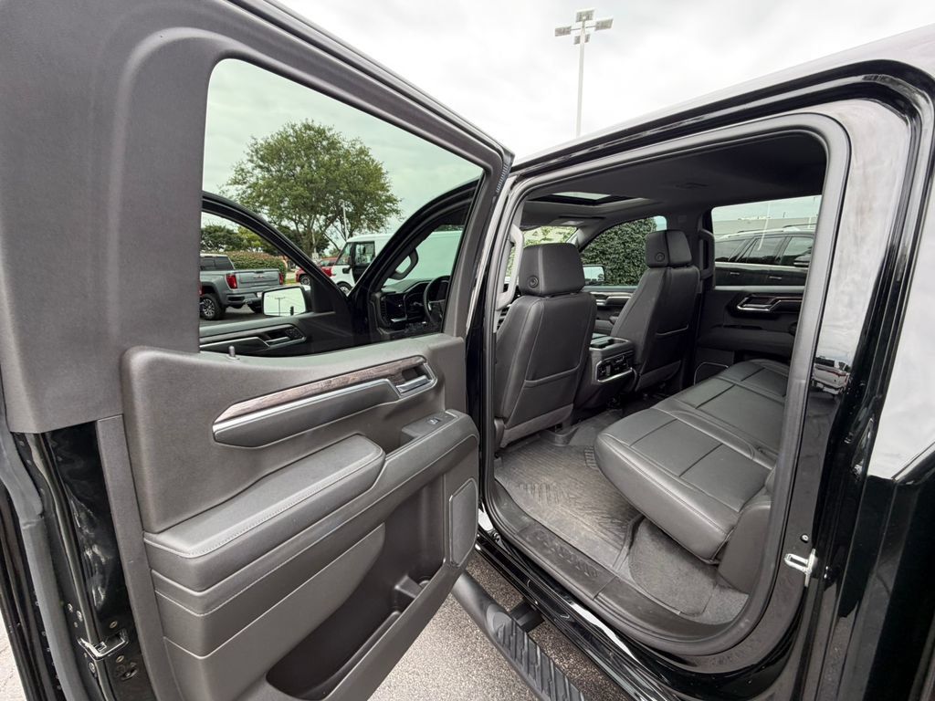 Certified 2024 Chevrolet Silverado 1500 LTZ AWD/4WD image 32