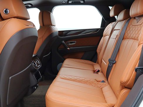Used 2019 Bentley Bentayga image 49