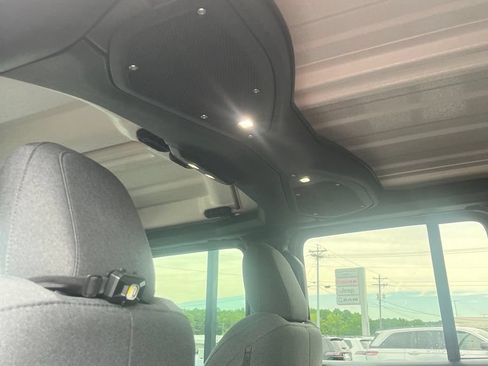 Used 2025 Jeep Gladiator Sport AWD/4WD image 13