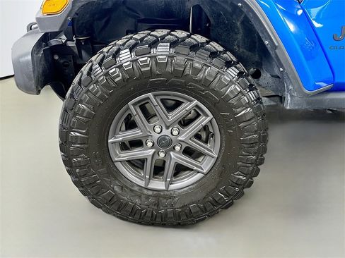 Used 2024 Jeep Gladiator Sport image 8