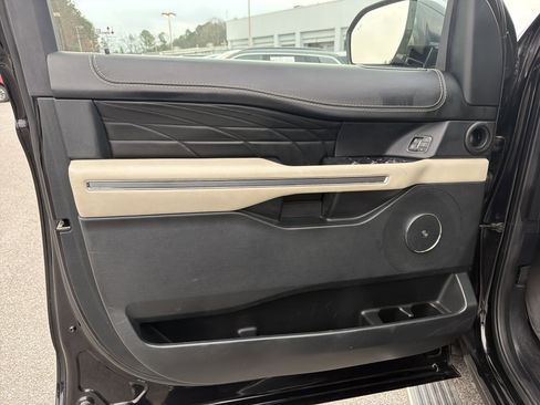 Used 2020 Ford Expedition Platinum image 11