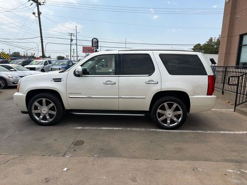 Used 2012 Cadillac Escalade Luxury RWD image 8
