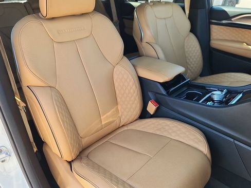 Certified 2024 Jeep Grand Cherokee Summit AWD/4WD image 13