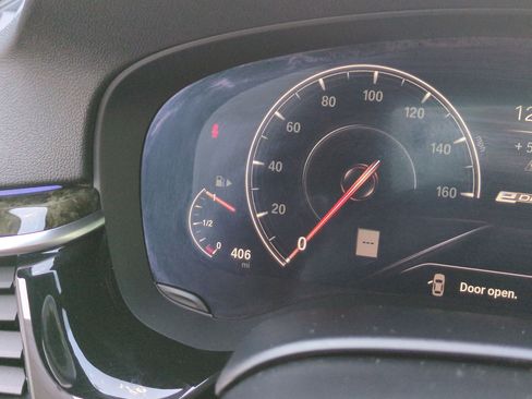 Used 2019 BMW 530e xDrive w/ M Sport Package image 22