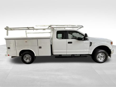 Used 2022 Ford F350 XL w/ Power Equipment Group AWD/4WD image 4