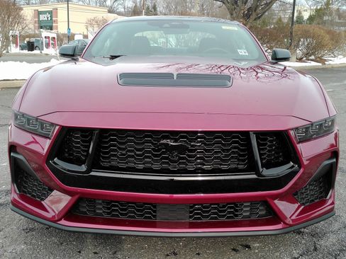 Used 2025 Ford Mustang GT Premium image 2