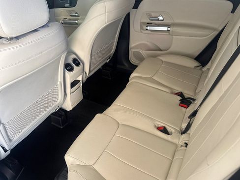 Used 2021 Mercedes-Benz GLB 250 image 4