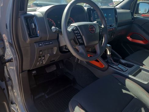 Used 2025 Nissan Frontier PRO-4X image 16