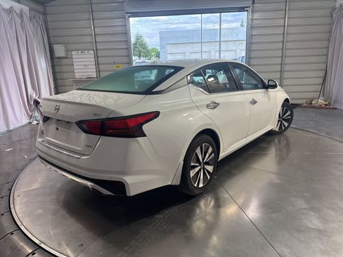 Used 2022 Nissan Altima 2.5 SV w/ SV Premium Package image 5