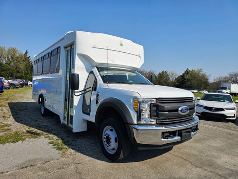 Used 2017 Ford F550 2WD Regular Cab Super Duty w/ XL Value Package image 2