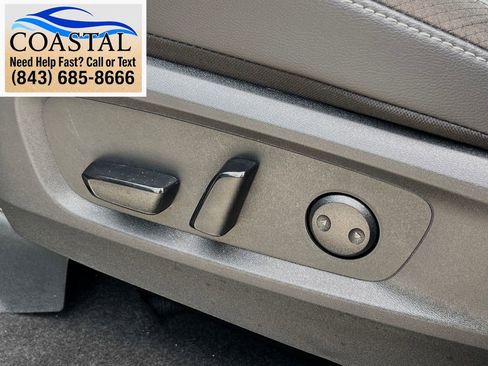 Used 2025 Nissan Pathfinder SL FWD image 8