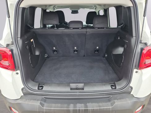 Used 2021 Jeep Renegade Latitude w/ Luxury Group I image 30