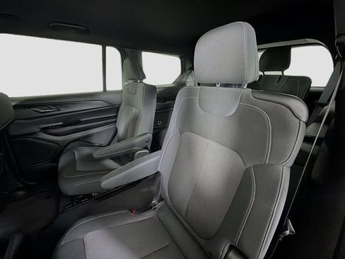 Used 2024 Jeep Grand Cherokee L Laredo RWD image 20