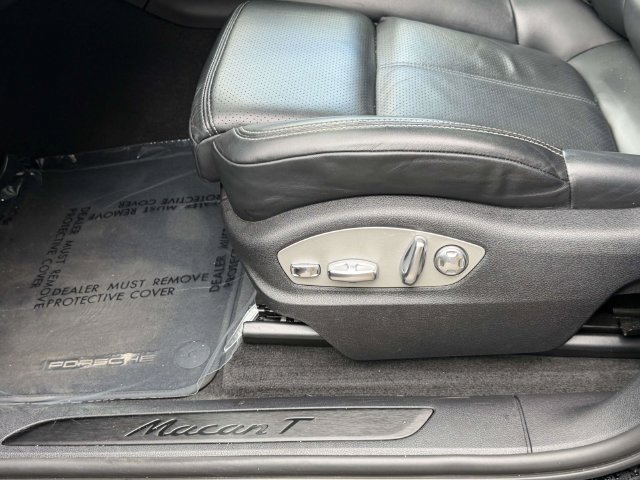 Used 2023 Porsche Macan Turbo AWD/4WD image 18