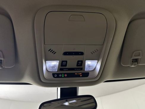 Used 2019 Buick Enclave Essence image 24